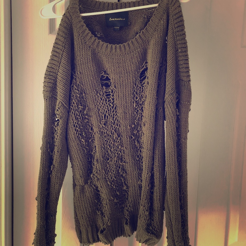 Slouchy/distressed chic,open shoulder pullover